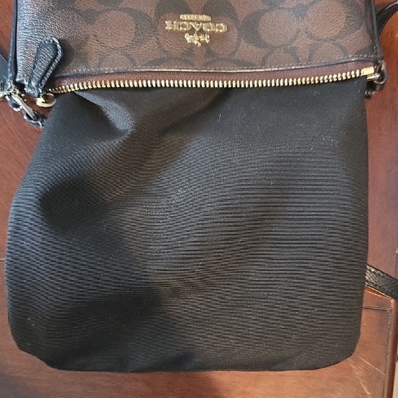 (J8) Coach Brown Messenger Bag with Structured Design Cross Body Design - Picture 11 of 15